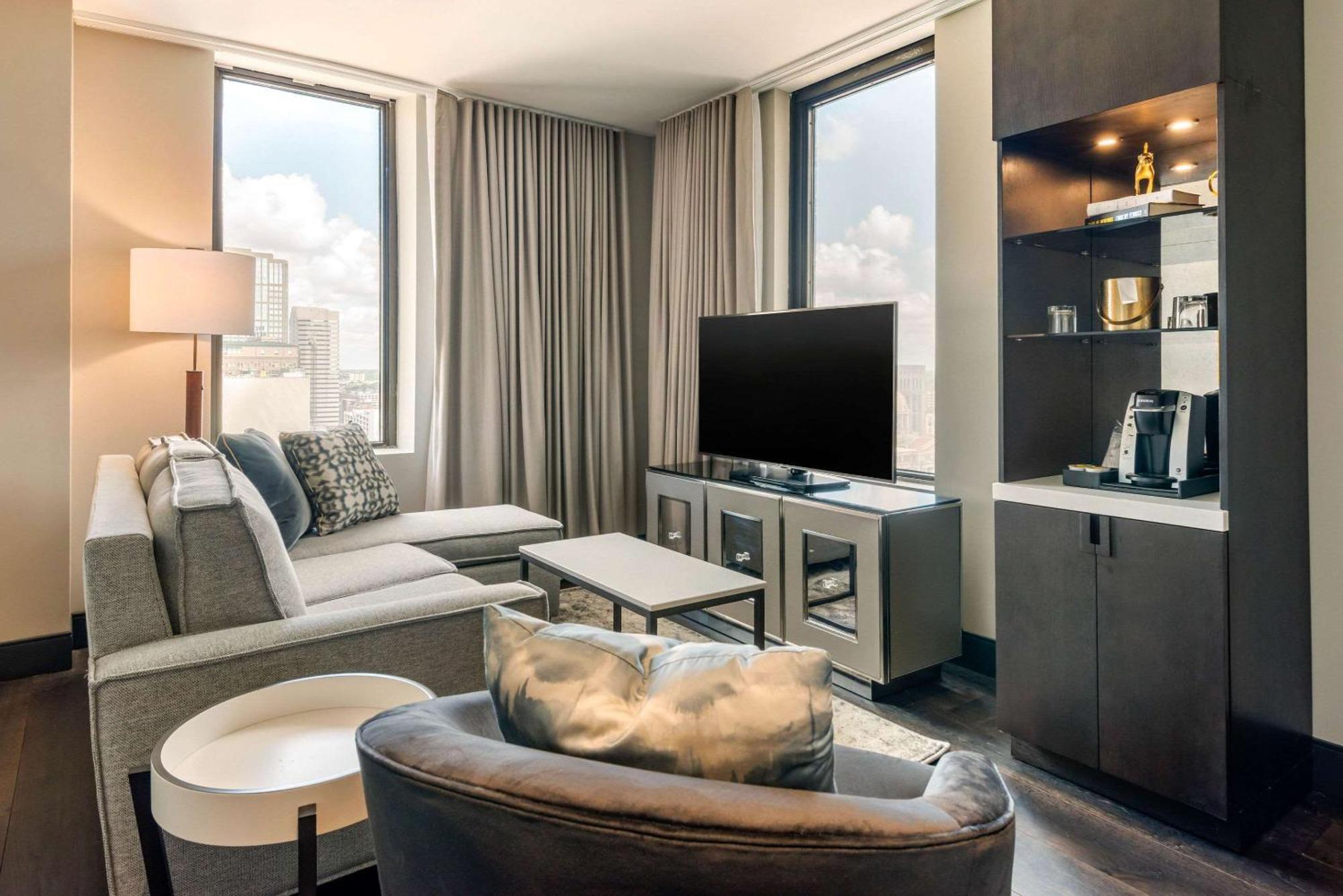 King Suite with City View - Mobility Accessible/Non-Smoking