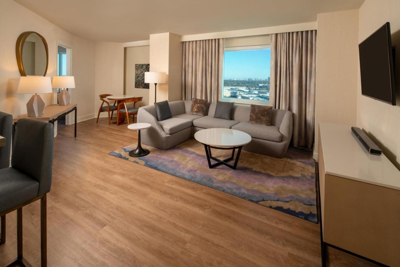 Executive, Junior Suite, 1 King,1350874657:JPEG