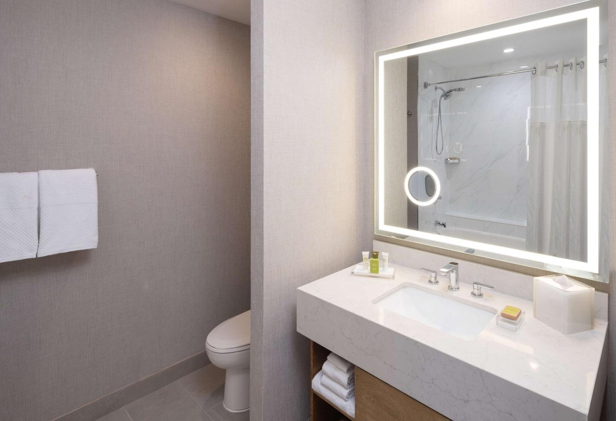 Queen Room with Two Queen Beds and Bath Tub - Mobility Accessible