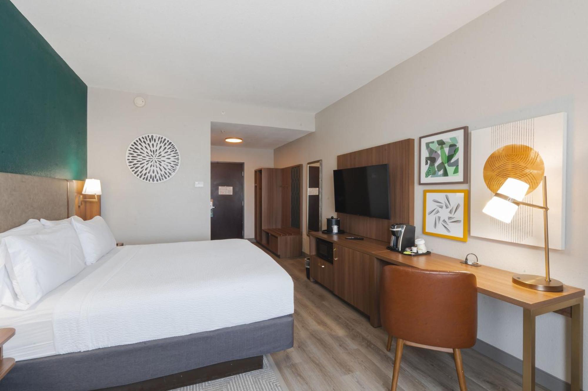 Standard King Room