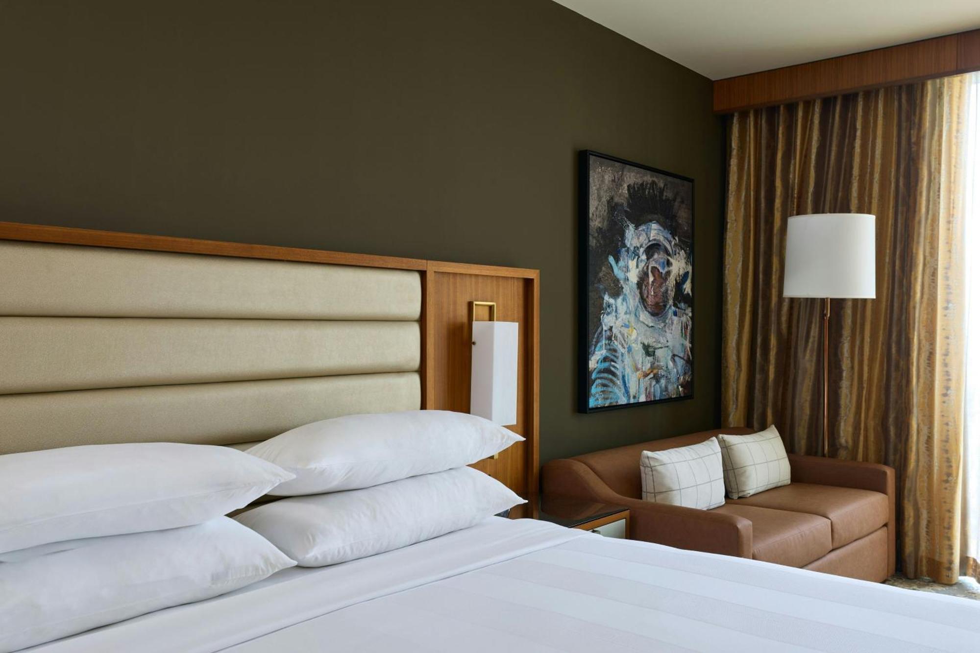 Guest Room King Bed