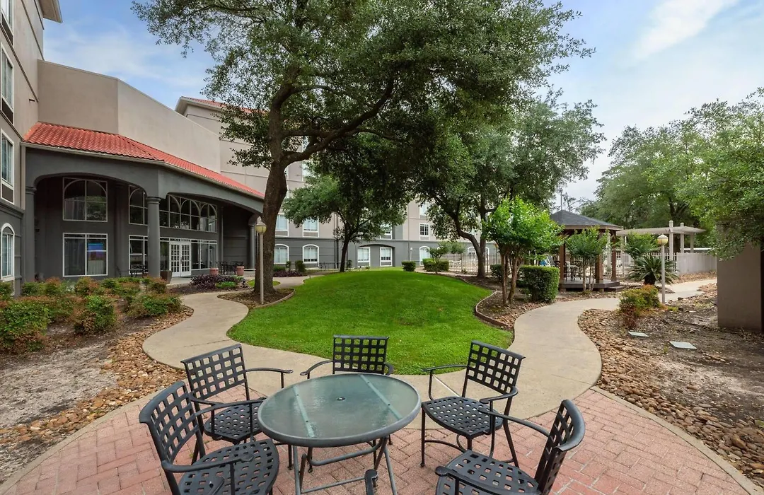 La Quinta Inn & Suites By Wyndham Houston Bush Iah South-1
